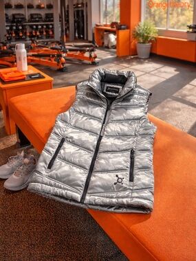 Orangetheory Fitness Metallic Silver Quilted Puffer Vest Women’s Medium